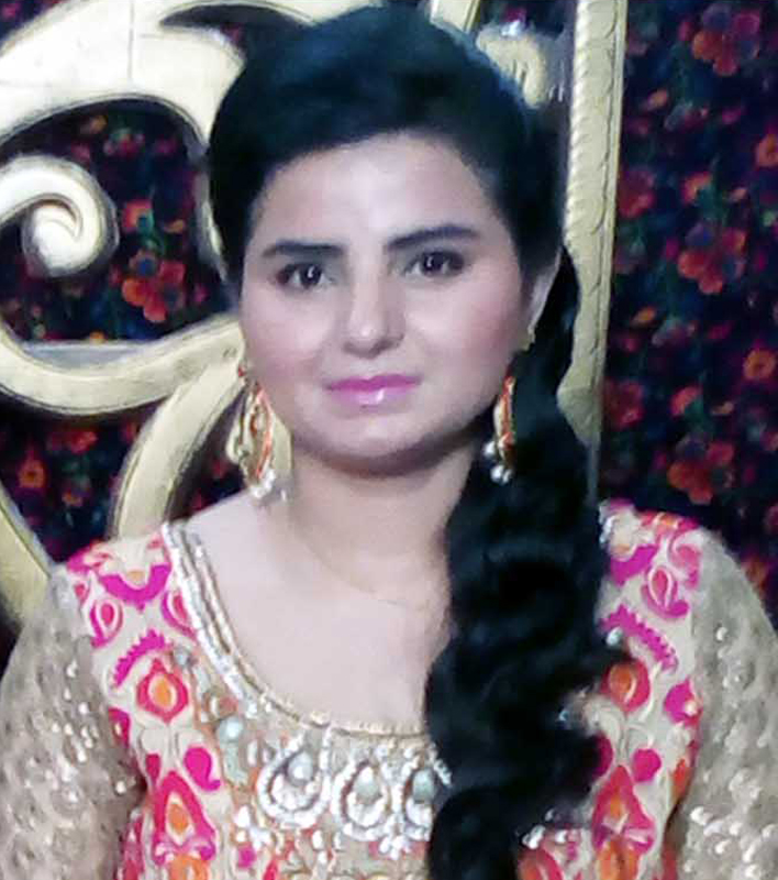 ਵਿਆਹ ਤੋਂ ਦੋ ਮਹੀਨਿਆਂ ਬਾਅਦ ਹੀ ਤਬਾਹ ਹੋਈ ਜ਼ਿੰਦਗੀ, ਕਾਲਜ ਲੈਕਚਰਾਰ ਨੇ ਕੀਤੀ ਖੁਦਕੁਸ਼ੀ (ਤਸਵੀਰਾਂ)