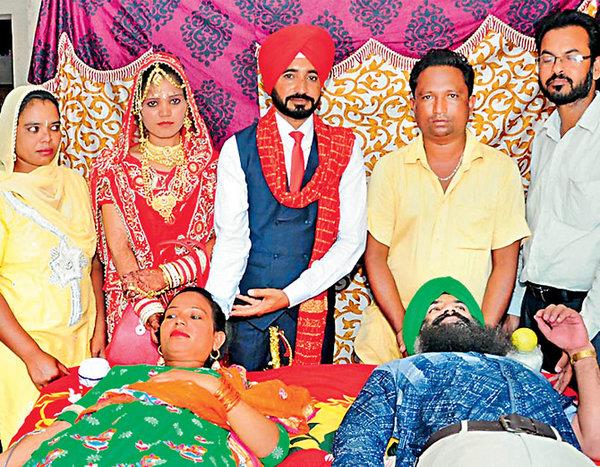 ਬਿਨ੍ਹਾਂ ਦਹੇਜ ਦਾ ਵਿਆਹ ਬਣਿਆ ਮਿਸਾਲ, ਖੂਨਦਾਨ ''ਚ ਬਰਾਤੀਆਂ ਨੇ ਦਿੱਤਾ ਯੋਗਦਾਨ