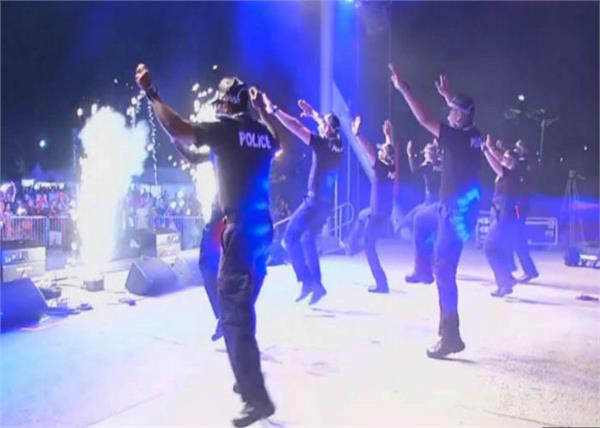 australian police dance on diwali festivities
