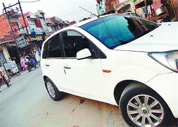 tehsil  black glasses  cars