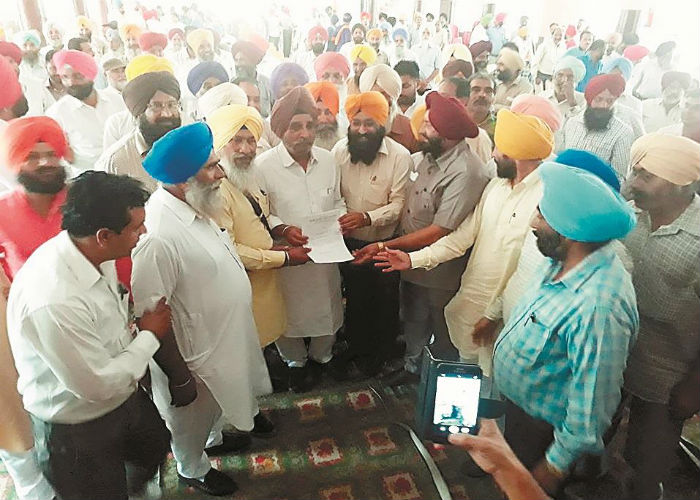 ਬਿਜਲੀ ਮੁਲਾਜ਼ਮਾਂ ਨੇ ਮੰਗਾਂ ਸਬੰਧੀ ਮੈਮੋਰੰਡਮ ਕੈਬਨਿਟ ਮੰਤਰੀ ਨੂੰ ਸੌਂਪਿਆ