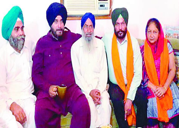 ਸਾਬਕਾ ਕੌਂਸਲਰ ਬੀਬੀ ਸੁਖਵੰਤ ਕੌਰ ਅਕਾਲੀ ਦਲ ਛੱਡ ਕੇ ਕਾਂਗਰਸ ''ਚ ਸ਼ਾਮਲ