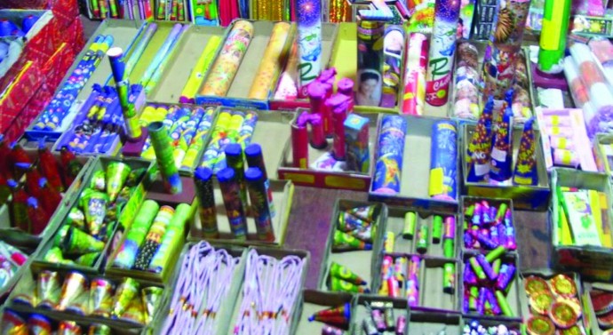 ਦੀਵਾਲੀ ''ਚ ਸਿਰਫ 2 ਹਫਤੇ ਬਾਕੀ, ਪਟਾਕੇ ਵੇਚਣ ਵਾਲੀ ਜਗ੍ਹਾ ਤੈਅ ਨਹੀਂ ਕਰ ਸਕਿਆ ਪ੍ਰਸ਼ਾਸਨ