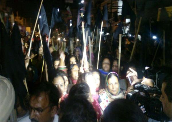 gurdaspur bye election women and black flag