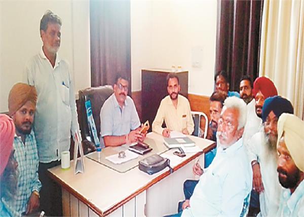 meeting with water supply employees