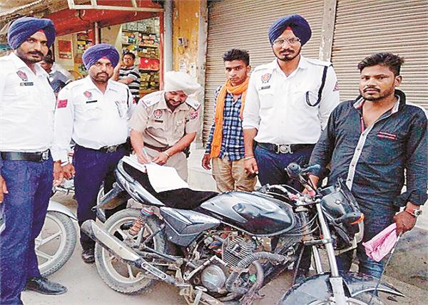 22 vehicles cut invoice during blockade