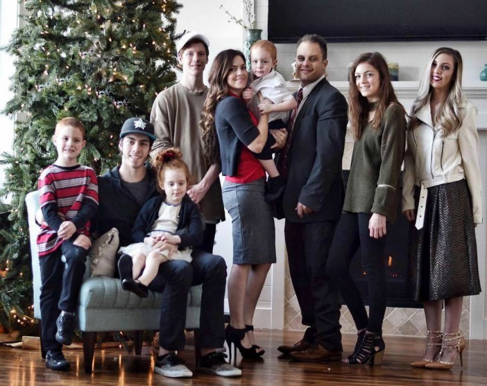 7 ਬੱਚਿਆਂ ਦੀ ਮਾਂ ਹੈ ਇਹ ਔਰਤ, ਤਸਵੀਰਾਂ ''ਚ ਪਛਾਣਨਾ ਹੋਇਆ ਮੁਸ਼ਕਲ