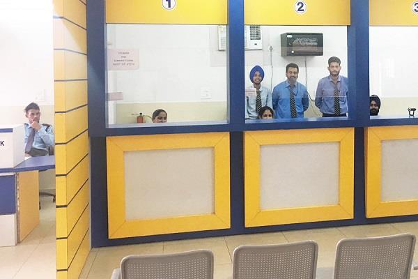 ਸਰਕਾਰ ਦੇ ਹੁਕਮਾਂ ਦੀਆਂ ਸ਼ਰੇਆਮ ਉਡ ਰਹੀਆਂ ਧੱਜੀਆਂ, ਰਾਸ਼ਟਰੀ ਛੁੱਟੀ ਦੇ ਦਿਨ ਵੀ ਖੁੱਲ੍ਹੇ ਰਹੇ ਸੇਵਾ ਕੇਂਦਰ