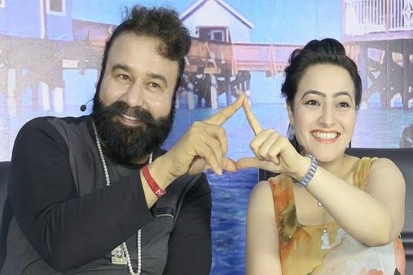 ਰਾਮ ਰਹੀਮ ਦੀ ਗ੍ਰਿਫਾਤਾਰੀ ਤੋਂ ਬਾਅਦ ਬਦਲ ਗਈ ਹਨੀਪ੍ਰੀਤ, ਹੁਣ ਦਿਖਦੀ ਹੈ ਇਸ ਤਰ੍ਹਾਂ(ਫੋਟੋ)