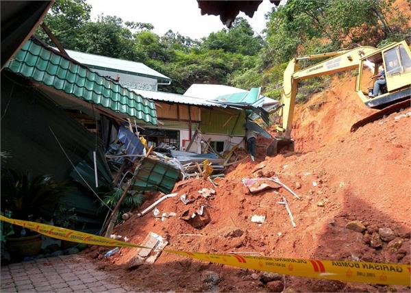 malaysia  landslides  dying  number  increase