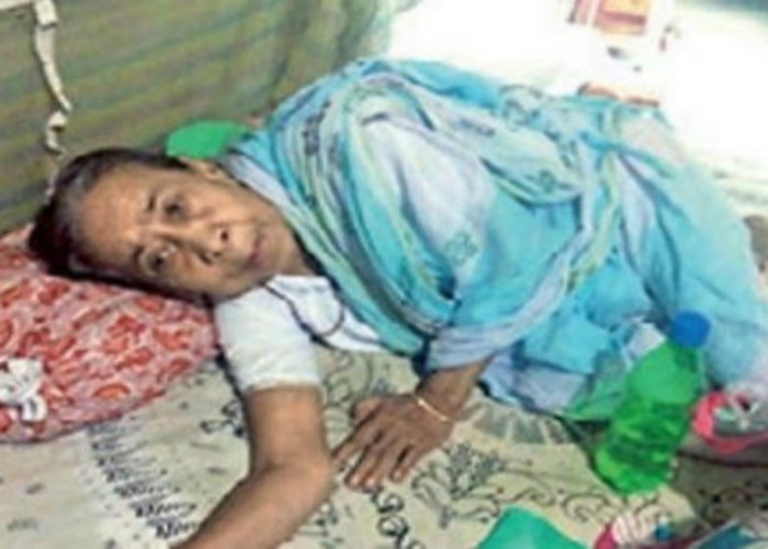 ਮਾਂ ਨੂੰ ਕਮਰੇ ''ਚ ਬੰਦ ਕਰ ਕੇ ਛੁੱਟੀਆਂ ਮਨਾਉਣ ਚੱਲਾ ਗਿਆ ਬੇਟਾ