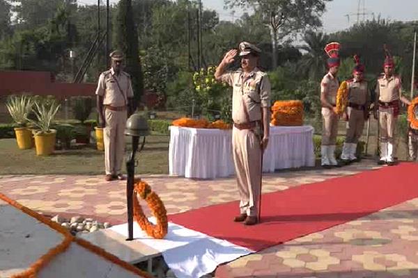 ਹਰਿਆਣਾ ''ਚ ਮਨਾਇਆ ਗਿਆ ਪੁਲਸ ਸ਼ਹੀਦੀ ਦਿਵਸ, ਜਵਾਨਾਂ ਦੀ ਕੁਰਬਾਨੀ ਨੂੰ ਯਾਦ ਕਰਕੇ ਦਿੱਤੀ ਸ਼ਰਧਾਜਲੀ