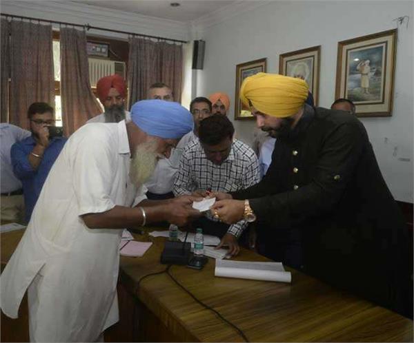 cabinet minister navjot singh sidhu  farmers  15 lacs