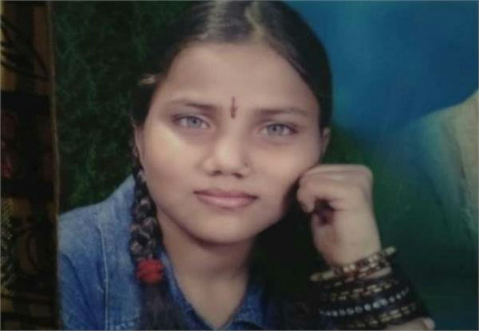 ਵਿਦਿਆਰਥਣ ਦੀ ਘਰ ''ਚ ਮਿਲੀ ਖੂਨ ਨਾਲ ਲੱਥਪੱਥ ਲਾਸ਼