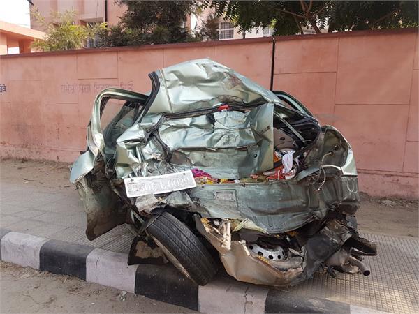 ਖੁਸ਼ੀ-ਖੁਸ਼ੀ ਆ ਰਹੇ ਸਨ ਵਿਆਹ ਸਮਾਰੋਹ ਤੋਂ ਵਾਪਸ, ਰਸਤੇ ''ਚ ਵਾਪਰੇ ਹਾਦਸੇ ਨੇ ਲਈ ਇਕ ਦੀ ਜਾਨ (ਤਸਵੀਰਾਂ)