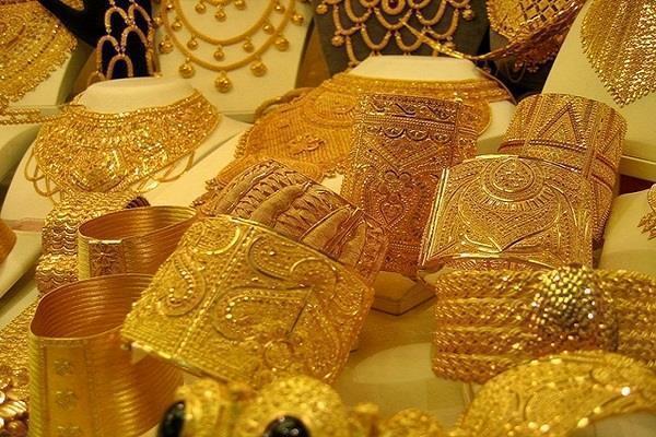 gold prices fall by rs 10  silver declines