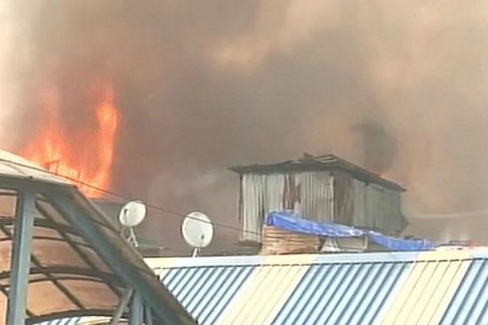 ਮੁੰਬਈ ਦੇ ਬਾਂਦਰਾ ਰੇਲਵੇ ਸਟੇਸ਼ਨ ਨੇੜੇ ਲੱਗੀ ਅੱਗ