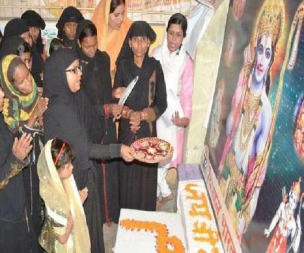 women furious darul uloom