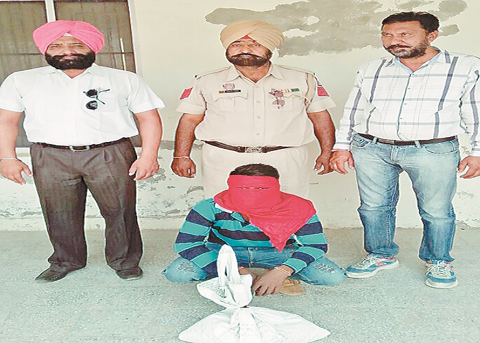 ਐਂਟੀ ਨਾਰਕੋਟਿਸ ਸੈਲ ਨੇ ਮੋਟਰਸਾਈਕਲ ਸਵਾਰ ਤਸਕਰ ਕੀਤਾ ਕਾਬੂ