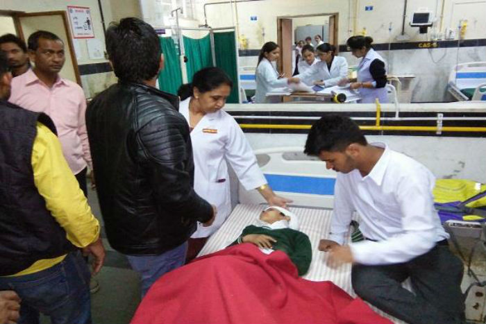 ਖੱਡ ''ਚ ਡਿੱਗੀ ਸਕੂਲ ਵੈਨ, 3 ਲੋਕਾਂ ਦੀ ਹੋਈ ਮੌਤ