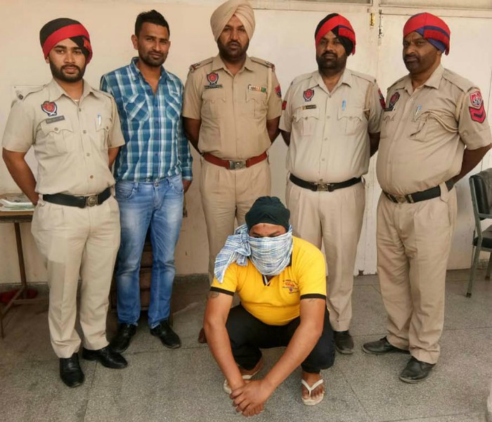 ਪਤਨੀ ਨੂੰ ਗੋਲੀ ਮਾਰ ਕੇ ਮੌਤ ਦੇ ਘਾਟ ਉਤਾਰ ਦੇਣ ਵਾਲੇ ਪਤੀ ਨੂੰ ਗ੍ਰਿਫਤਾਰ ਕਰਕੇ ਅਦਾਲਤ ''ਚ ਕੀਤਾ ਪੇਸ਼