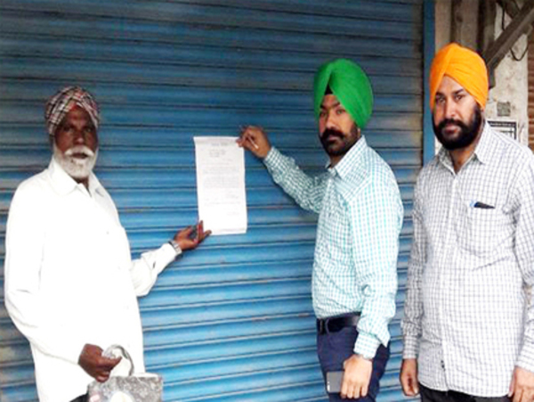 ਨਗਰ ਕੌਂਸਲ ਵੱਲੋਂ ਮਾਲਕੀ ਵਾਲੀਆਂ 8 ਦੁਕਾਨਾਂ ਸੀਲ ਕਰਨ ''ਤੇ ਦੁਕਾਨਦਾਰਾਂ ''ਚ ਮਚੀ ਹਾਹਾਕਾਰ