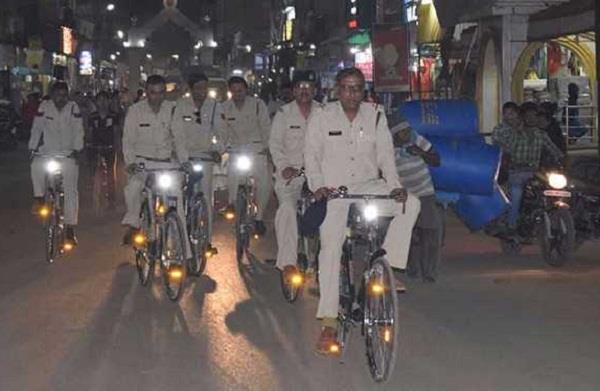 now the police will catch the criminals on the bicycle
