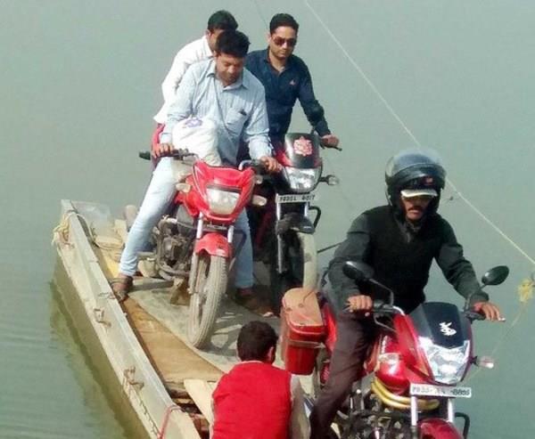 the boat crossing the river to the people of the border