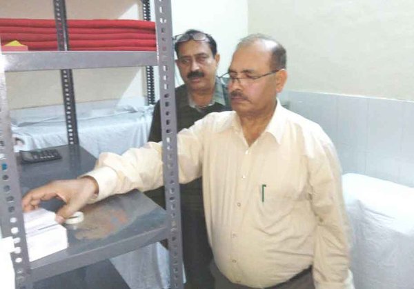 ਸਿਵਲ ਸਰਜਨ ਵੱਲੋਂ ਬਟਾਲਾ ਦੇ ਨਸ਼ਾ ਛੁਡਾਊ ਕੇਂਦਰਾਂ ਤੇ ਸਿਵਲ ਹਸਪਤਾਲ ਦਾ ਦੌਰਾ