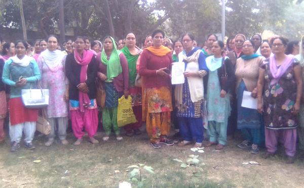 anganwadi employees d  the dungeon given before the c office