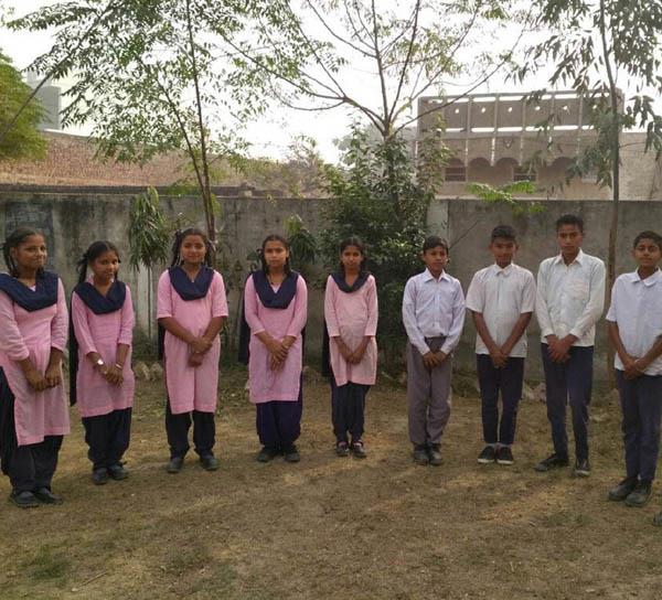 disadvantages of government middle school students uniforms