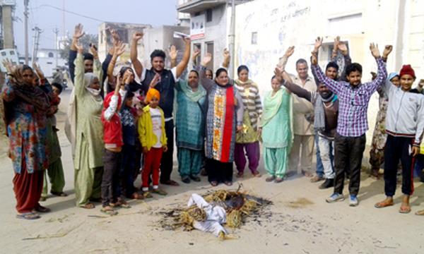 spread the effigy of the sprite chit fund company  by placing 2 crore loot