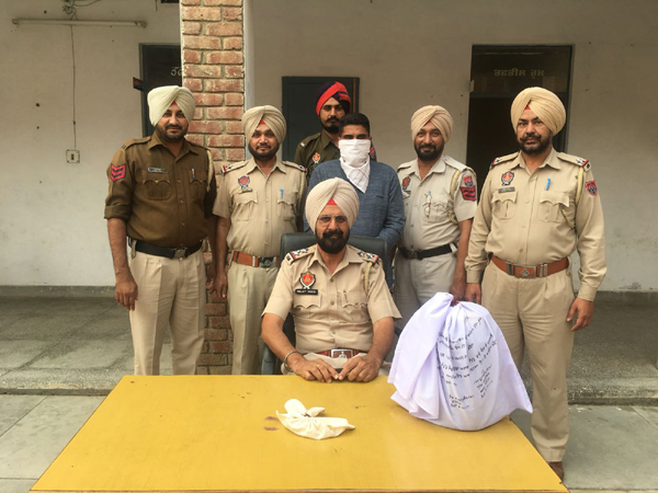 2 ਕਿਲੋ ਅਫੀਮ ਸਣੇ ਅੜਿੱਕੇ