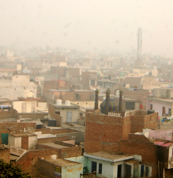 ਪਰਾਲੀ ਸਾੜਨਾ ਬੰਦ ਕਰਵਾਉਣ ਦੀ ਬਜਾਏ ਸਕੂਲ ਬੰਦ ਕਰਵਾਉਣ 'ਤੇ ਲੋਕਾਂ 'ਚ ਰੋਸ