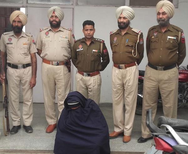 the service center employee came to the thieves