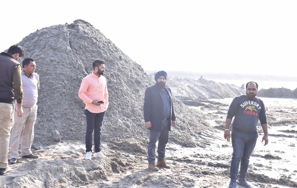 ਸਤਲੁਜ ਦਰਿਆ ਨੇੜੇ ਹੋ ਰਹੀ ਹੈ ਅੰਨ੍ਹੇਵਾਹ ਨਾਜਾਇਜ਼ ਮਾਈਨਿੰਗ