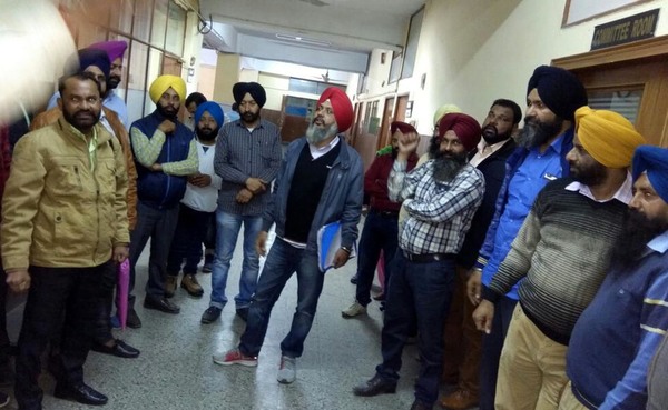 ਮੰਗਾਂ ਨਾ ਮੰਨੇ ਜਾਣ ਤੋਂ ਭੜਕੇ ਸਿਹਤ ਮੁਲਾਜ਼ਮ