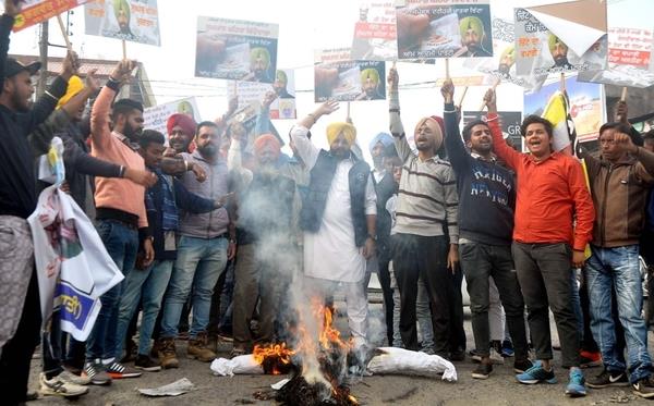 puffla blasted on the demand of khaira  s resignation
