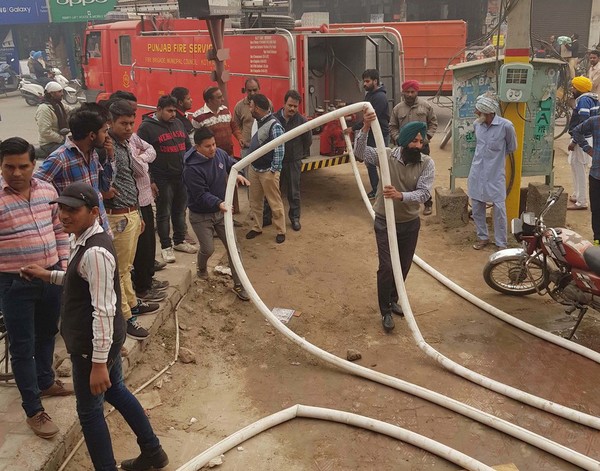 ਕਰਿਆਨੇ ਦੀ ਦੁਕਾਨ ''ਚ ਲੱਗੀ ਅੱਗ