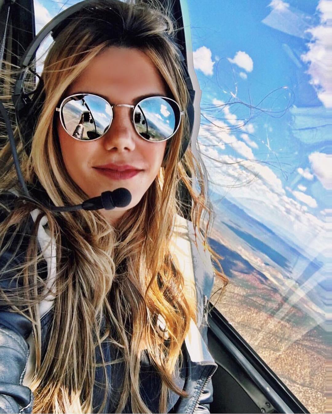 this is the world  s hottest pilot  see pictures