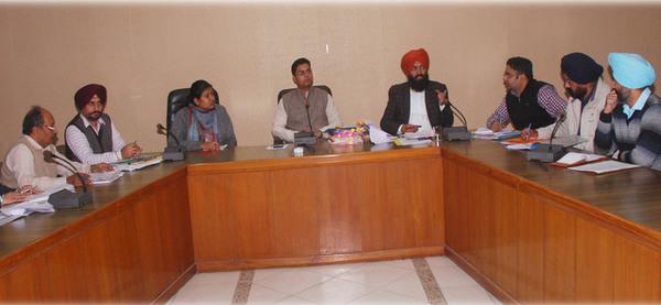 d c reviewed the arrangements of kamalpur gaushala during a meeting