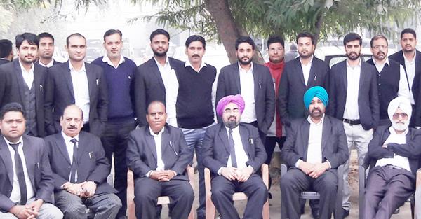 lawyers protested by stopping work