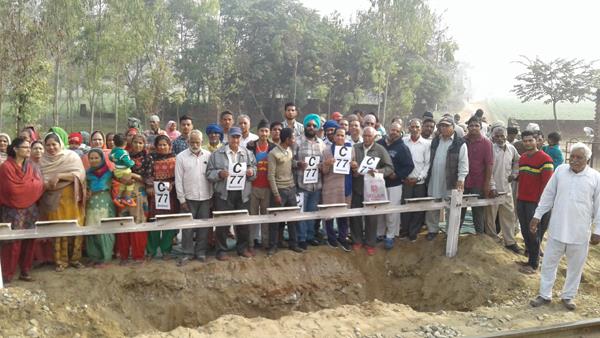 people protest protesting the closure of the railway gates