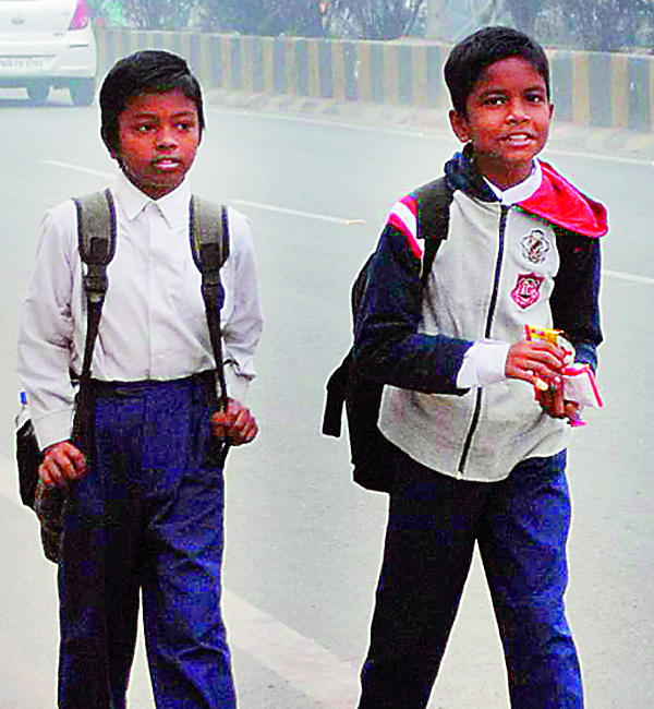 ਨਹੀਂ ਮਿਲਿਆ ਛੁੱਟੀ ਦਾ ਮੈਸੇਜ, ਪ੍ਰੇਸ਼ਾਨ ਹੋਏ ਬੱਚੇ