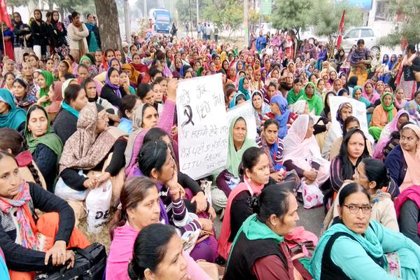 anganwadi workers   helpers was protest rally in front of the office
