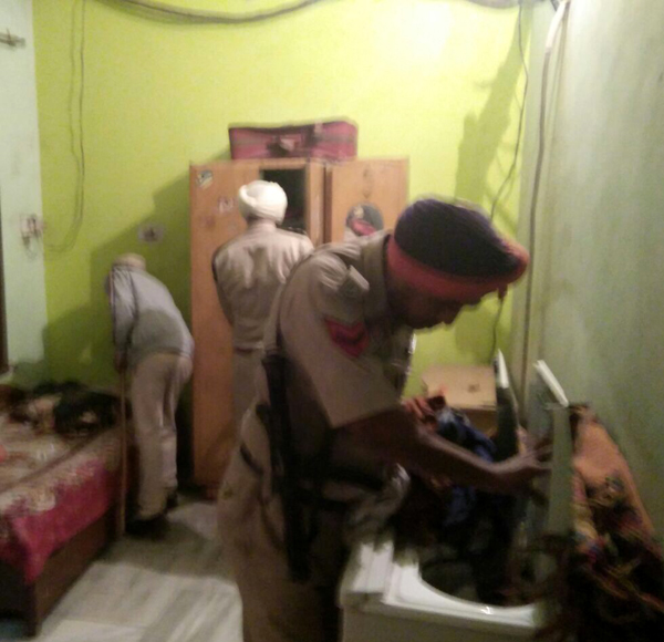 ਪੁਲਸ ਵੱਲੋਂ ਸ਼ੱਕੀ ਘਰਾਂ ਦੀ ਤਲਾਸ਼ੀ