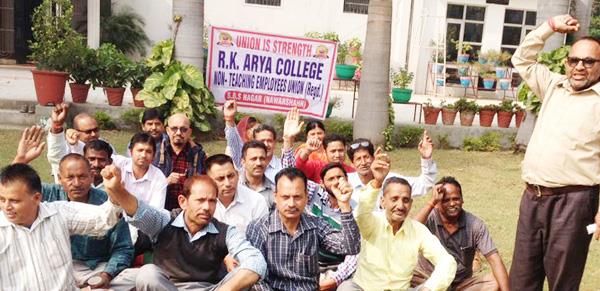 non teaching employees protest outside the principal office
