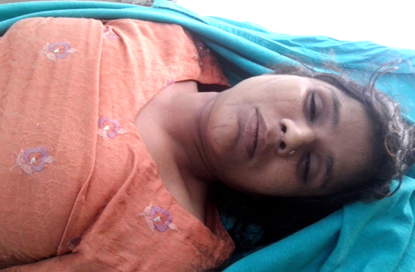 ਭੇਤਭਰੇ ਹਾਲਾਤਾਂ ''ਚ 3 ਬੱਚਿਆਂ ਦੀ ਮਾਂ ਨੇ ਫਾਹਾ ਲੈ ਕੀਤੀ ਖੁਦਕੁਸ਼ੀ