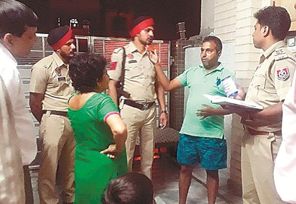 inmates broke away after entering in house  narinder kumar