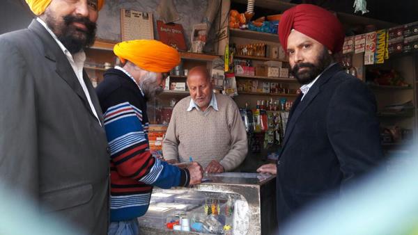 cutting invoices of tobacco selling shopkeepers  recovered rs  1800